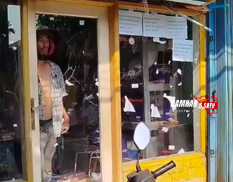 Viral Aksi Heroik Damkar Jaktim Selamatkan Anak Disandera di Pasar